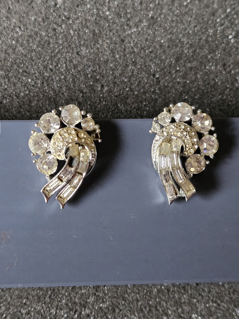 Lisner Vintage Rhinestone Clip-On Earrings in Costume Silver